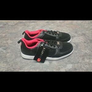 And1 Boy’s Black Sneakers Brand New sz. 6